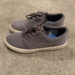 *PRICE DROP* Size 7 Nike SB. Worn only a few times.